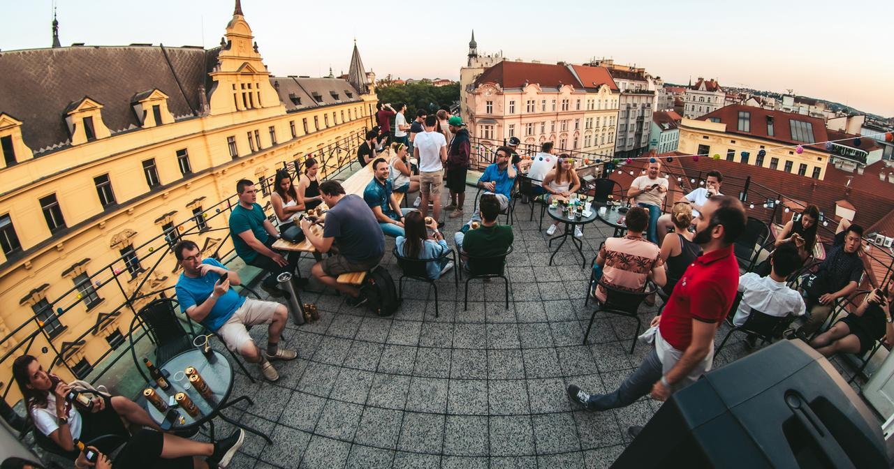 Cosmopole Hostel Praga Esterno foto