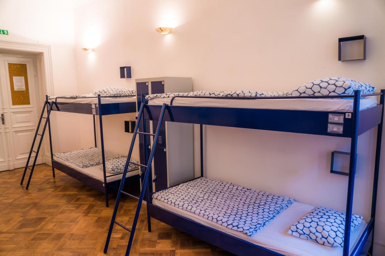 Cosmopole Hostel Praga Esterno foto
